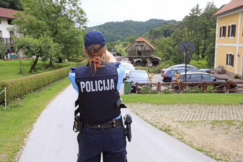 Glavna fotografija članka:(KOMENTAR) Koalicija iz mask in "udbovsko-partijski" padec Hojsa