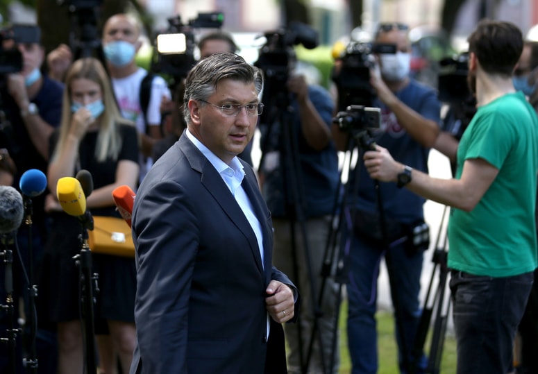 Glavna fotografija članka:(KOMENTAR VOLITEV) L(ij)epo v desno