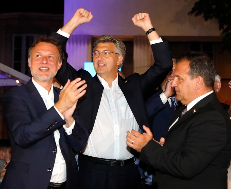 Predsednik sabora Gordan Jandroković (levo) in premier Andrej Plenković (v sredini) sta Beroša najostreje obsodila.