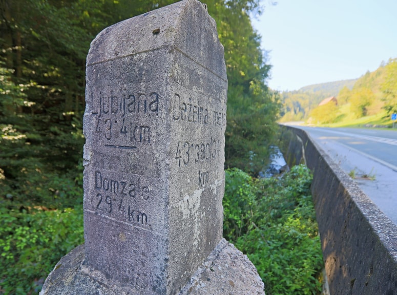 Glavna fotografija članka:V imenu je vse: S pokrajinami v Sloveniji so križi in težave
