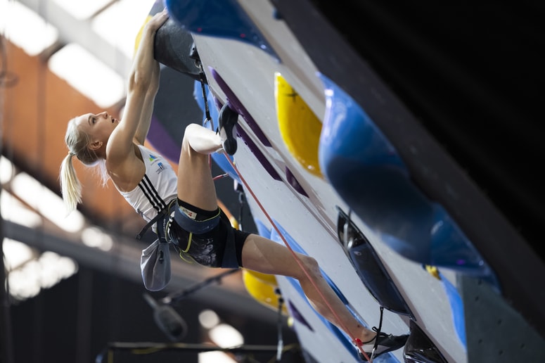 Ko pleza Janja Garnbret, se zdi, da je zlata medalja že oddana.
