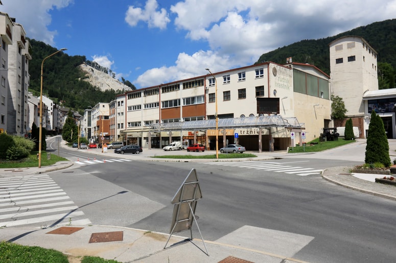 Glavna fotografija članka:Konec tedna umrli štirje okuženi oskrbovanci Doma starejših Hrastnik