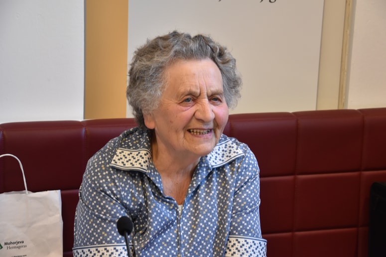 Ker Majdi Starman spomin odlično služi, je našla zadnja leta veliko veselja tudi v popisovanju obširnega begunskega fotografskega gradiva.