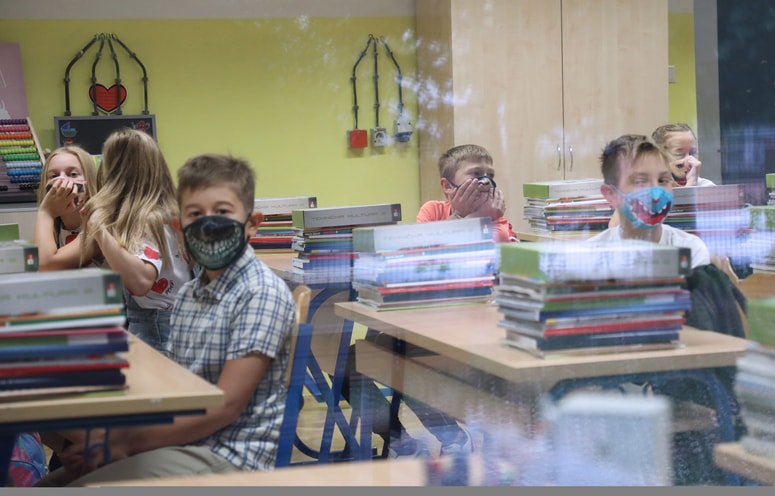 Glavna fotografija članka:Na Hrvaškem od nedelje 117 novih okužb, večina šol danes odprla vrata: Kdor ne more nositi maske, bo za to potreboval zdravniško potrdilo