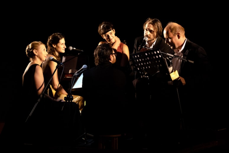 Darja Reichman, Miranda Trnjanin, Doroteja Nadrah, Blaž Setnikar, Gregor Zorc in Miha Rodman
 