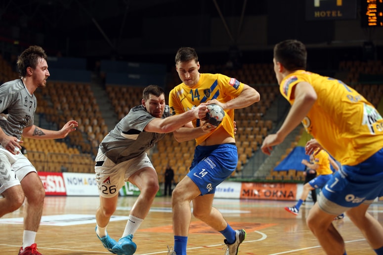 Derbi med Celjani in Trebanjci bi moral biti poslastica, a ga zaradi morebitne okužbe enega od gostujočih igralcev ni bilo. 