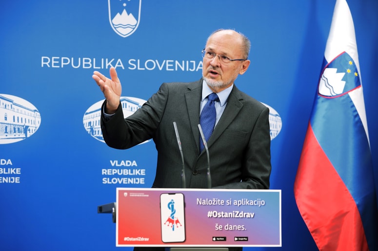 Glavna fotografija članka:(POGLED) Iskanje sovražnika po Jelku Kacinu: "In vendar se vrti!"