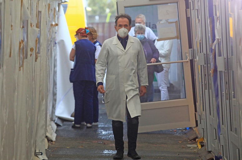 Glavna fotografija članka:UKC Maribor: Odpadali bodo napovedani posegi, najmlajši bolnik na intenzivni terapiji je star 39 let