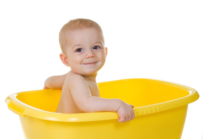 Glavna fotografija članka:Milo, šampon, olje, krema: kaj je dobro za otroško kožo?