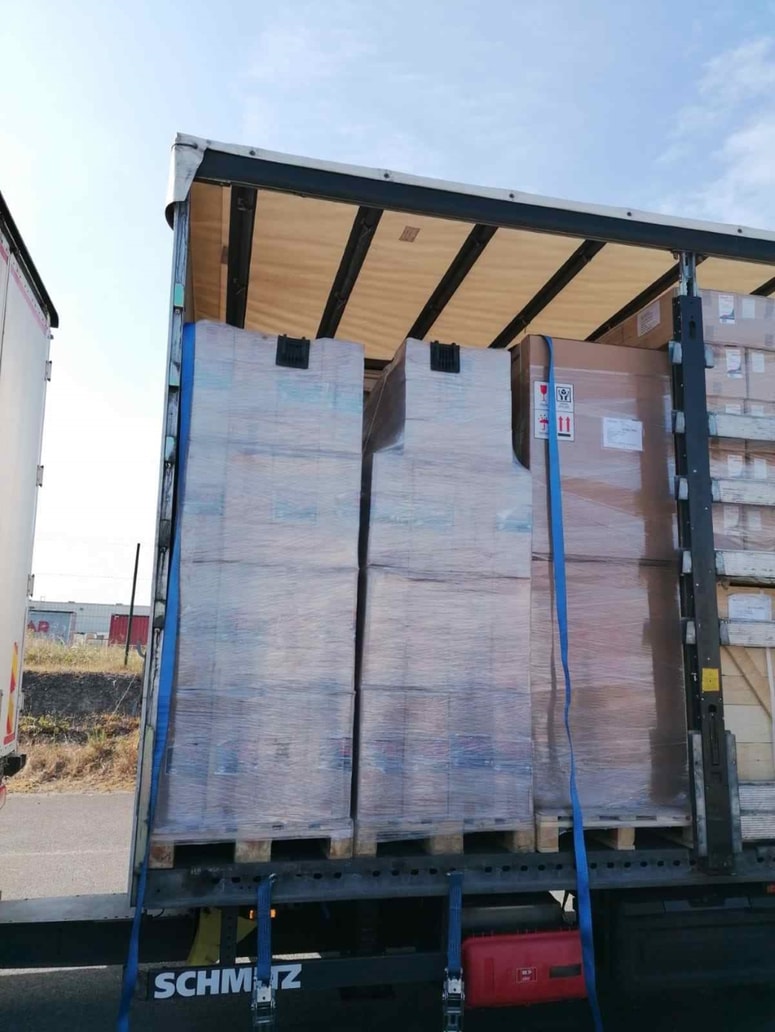 V pristaniščih v Veliki Britaniji in Franciji so zasegli velike količine cigaret. 