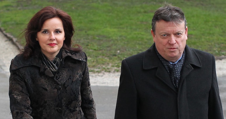 Prepis premoženja Boška Šrota na Anico Aužner Šrot je bil zasebne narave, trdita zakonca. 