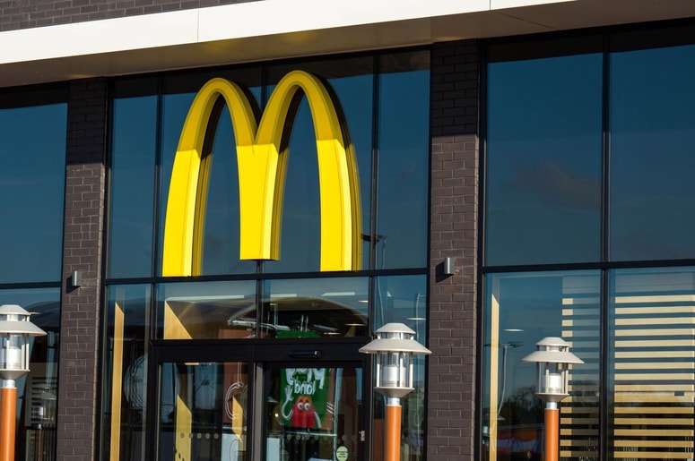 Glavna fotografija članka:Zastrupitev v ameriški verigi McDonaldsa: Ena oseba umrla, krivi naj bi bili burgerji, v Evropi znani kot royal cheese