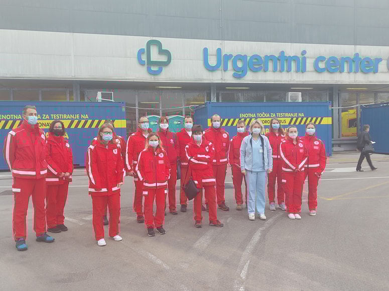 Ekipa prostovoljcev Rdečega križa, ki bo pomagala v celjski bolnišnici 