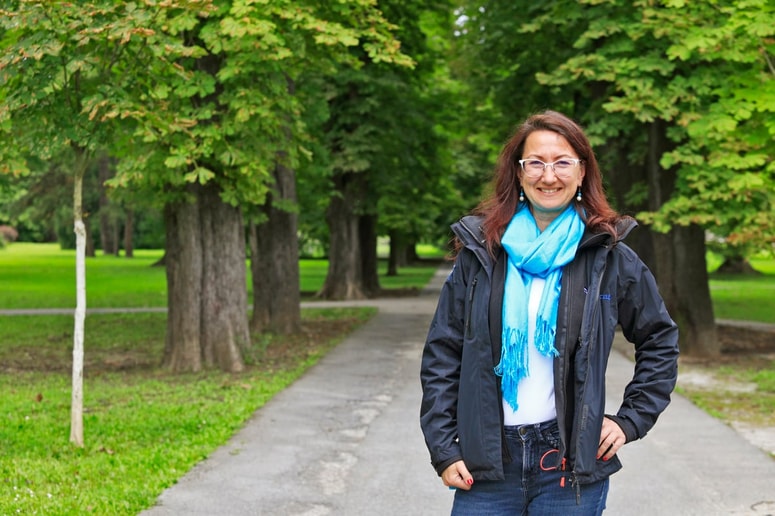 Karin Bejo že 16 let skrbi za mariborske parkovne površine. Najprej v okviru Florine, nato Snage, od letos pod okriljem Nigrada. Po izobrazbi je agronomka in strokovnjakinja za hortikulturo, a njena prva ljubezen so drevesa, pravi.
