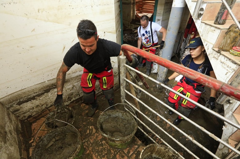 Nesebična pomoč številnih ob nedavnih poplavah je izpostavila pomen prostovoljstva, ki sicer pogosto ostane skrit pod površjem. 