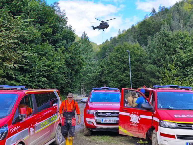 Glavna fotografija članka:Skupina OTP donirala 1,5 milijona evrov gasilcem in pol milijona gorskim reševalcem, 200 tisoč evrov gre Rdečemu križu