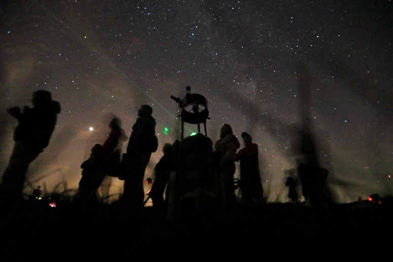 Utrinek opazovanja Perzeidov na Šmartnem na Pohorju leta 2021.