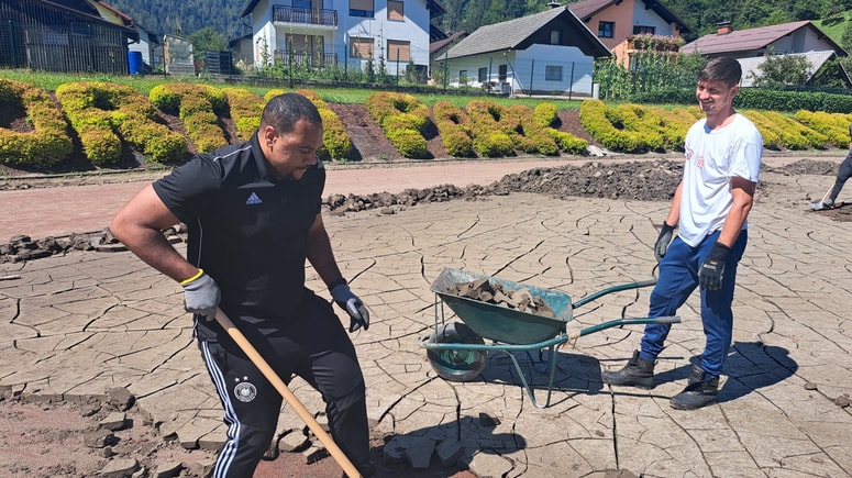 Marcos Tavares v podporo NK Peca v delovni popolavni akciji 