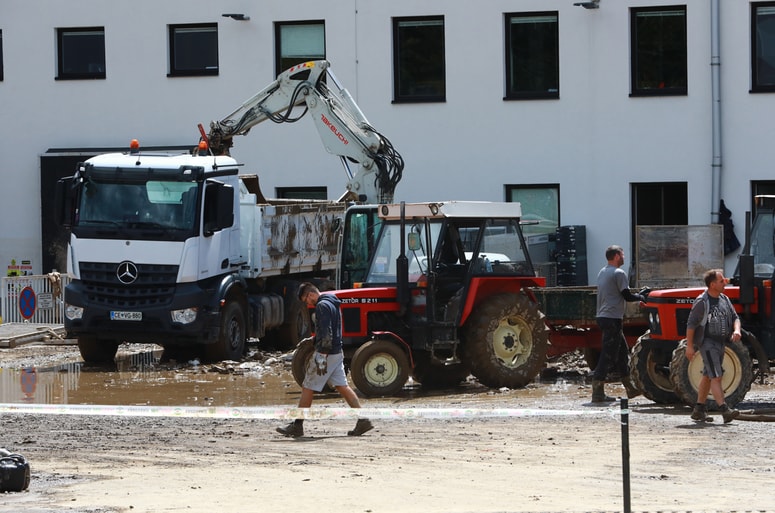 Vloge lahko delodajalci oddajo elektronsko prek portala za delodajalce, vzpostavljenega pri zavodu, pri čemer se morajo pred prvo uporabo registrirati. 