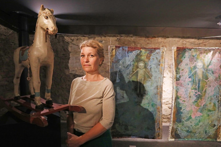 Natalija Šeruga Golob ob razstavi Salve Regina leta 2017 v Minoritski cerkvi v Mariboru