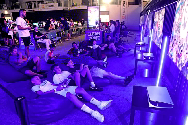 Glavna fotografija članka:(FOTO in VIDEO) S 25 leti si prestar, da bi bil dober igralec, povozijo te refleksi, tako organizator Epicentra 22