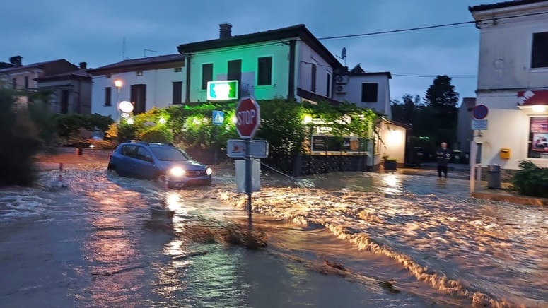 Strunjan je pod vodo.