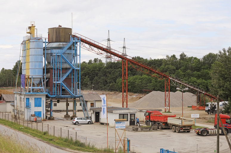 Na območju dveh gramoznic v Dogošah so tudi separacija, drobilnica, betonarna in spremljevalni objekti. 