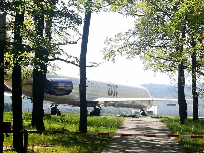 Štiri desetletja staro letalo DC9 je v Skokah ob gostinski ponudbi znova uporabno. 