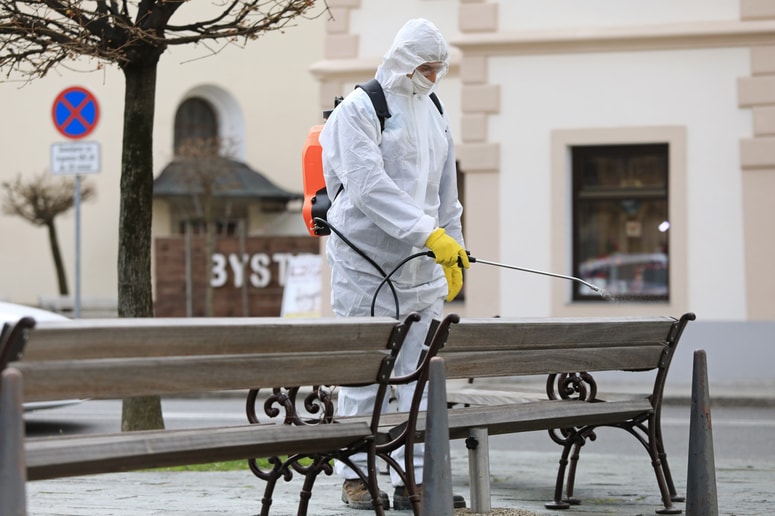 Glavna fotografija članka:Vlada pred podaljšanjem ukrepov, bodo še ostrejši? Premier Janša: Potrebni bodo dodatni napori, da obvladamo virus