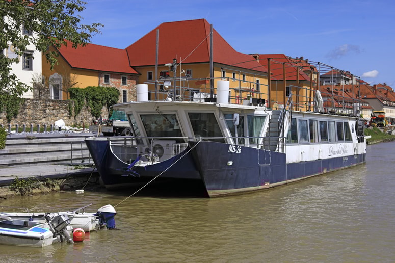 Zadnja leta je Dravska vila preredko plula. Župan ji je odvzel pravico do plovbe in priveza. 