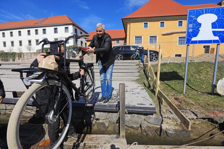Saša Arsenovič je Žički dvor (desno), ki je bil eden najbolj zanemarjenih objektov na Lentu, na občinski dražbi kupil leta 2014. 