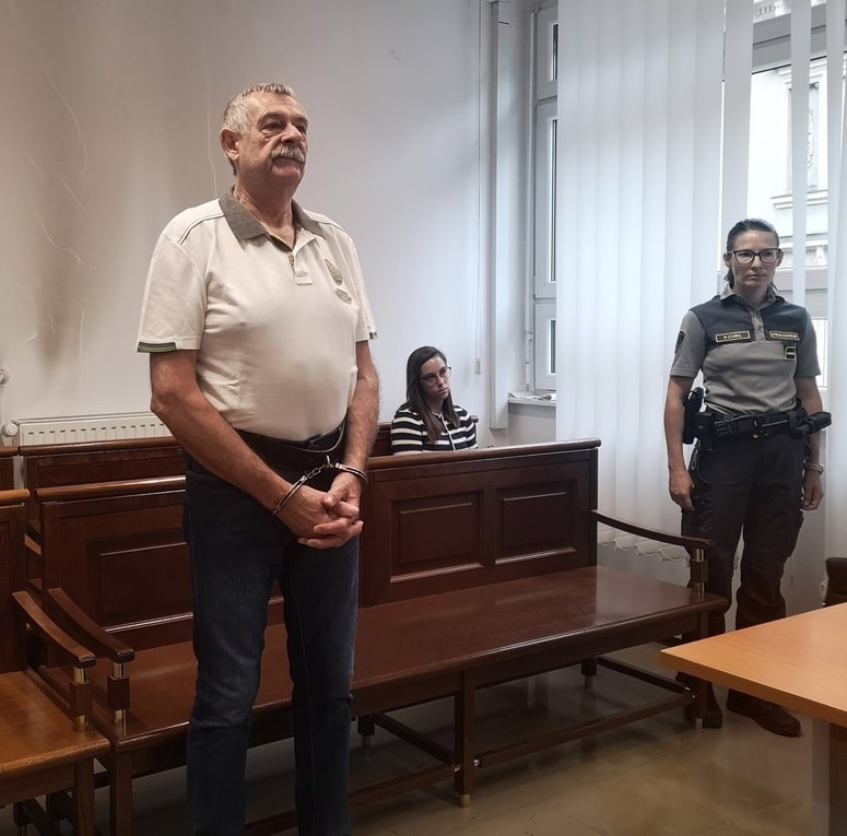 Branko Krklec je februarja lani iz maščevalnosti in nizkotnih nagibov umoril 27-letnega pomočnika in 42-letno pomočnico sodnega izvršitelja, ki sta želela zaseči avto njegove žene.