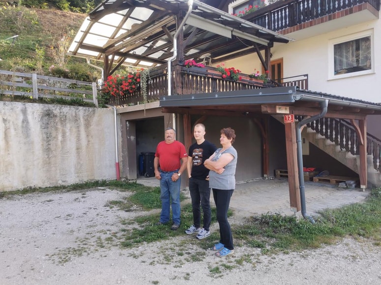 Glavna fotografija članka:(FOTO) Plaz ogroža hišo družine s Tolstega Vrha: Radi bi ostali, a ni varno