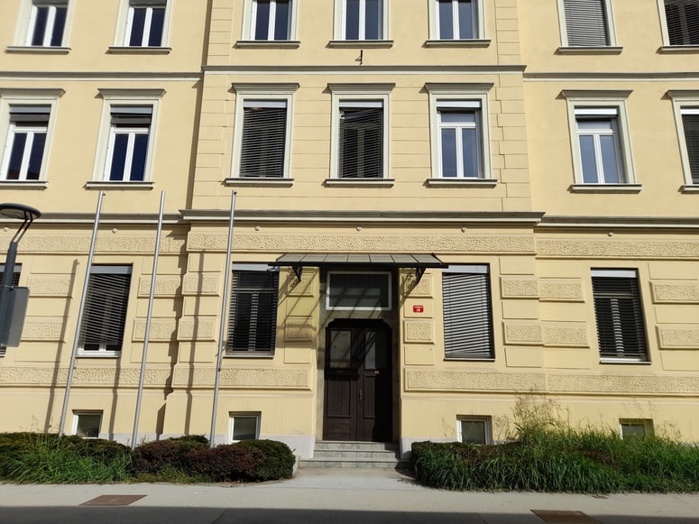 Glavna fotografija članka:Prazna zgradba našla novega lastnika: Konec propada za nekdanjo celjsko ekonomsko šolo