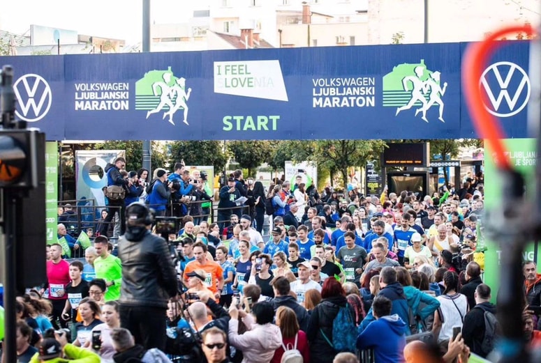 Tekmovalci na štartu današnjega maratona