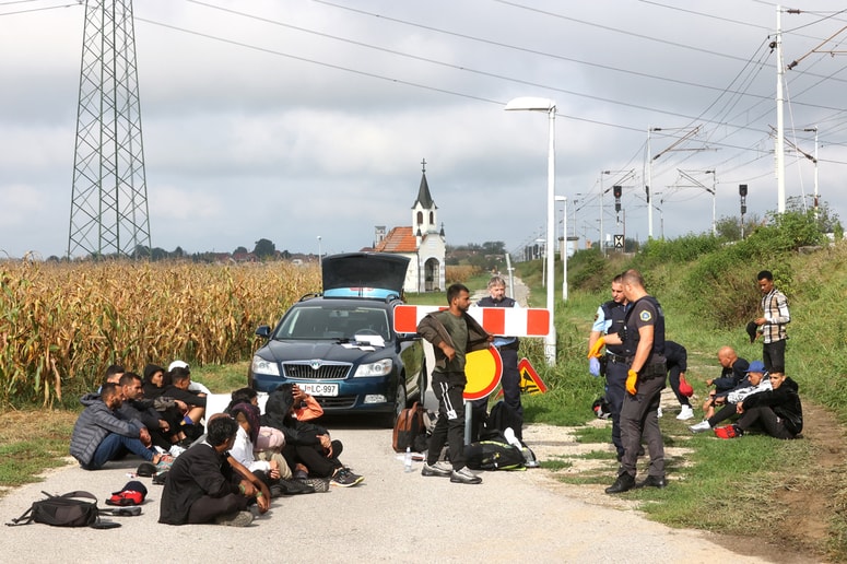 Glavna fotografija članka:"Krščanska" družba ...