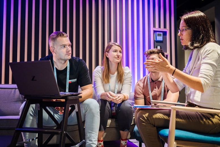 Ekipa podjetja s vključitvijo v program P2 prejme tudi dragoceno mentorsko podporo.