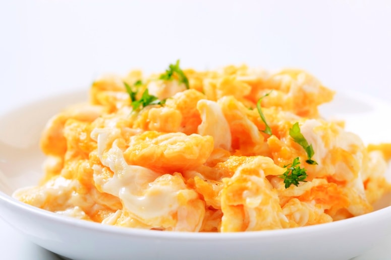 Umešana jajca mnogi obožujejo za zajtrk.