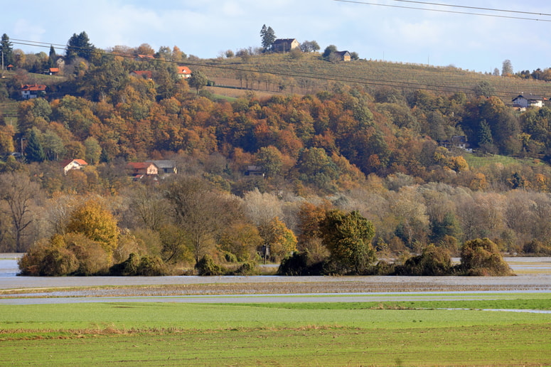 Okoli 600 tisoč evrov naj bi stala gradnja panoramske gondole med starško in dupleško občino.
 