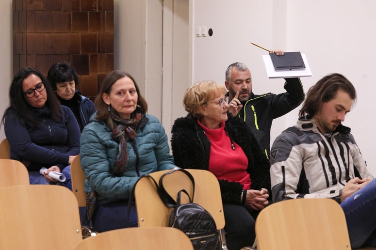 Krajani Slemena zahtevajo odgovore o projektu ČHE Kozjak in srečanje z investitorji. 