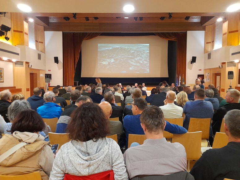 Glavna fotografija članka:Nihče jih noče: Tudi Zreško Pohorje odločno proti vetrnim elektrarnam