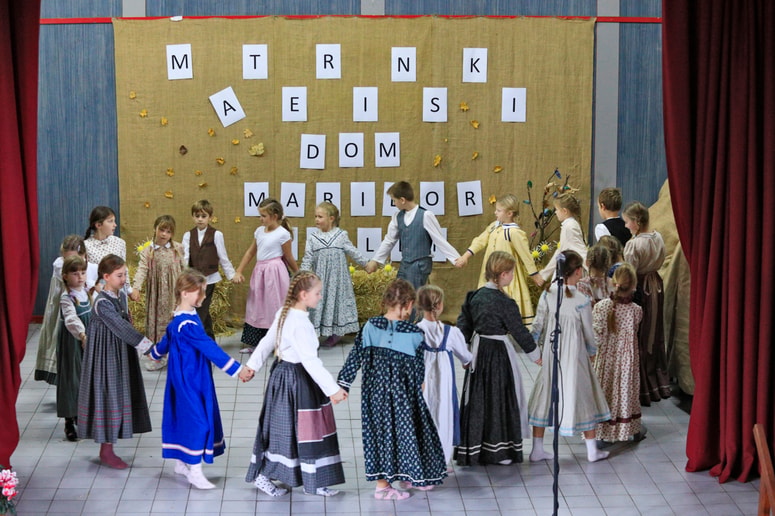 Ob prazniku Materinskega doma Maribor so zaplesali otroci iz brestrniškega vrtca. 