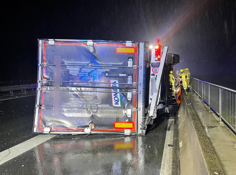 Skoraj 40 tisoč kršitev prometnih predpisov je policija letos že ugotovila pri voznikih tovornjakov in avtobusov.
