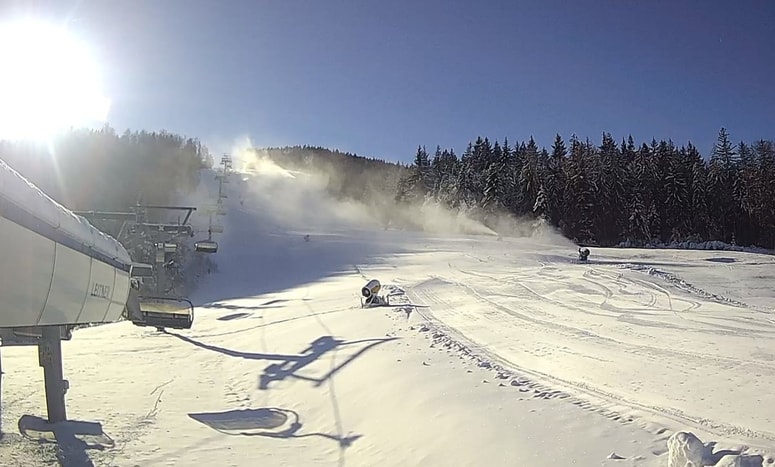 Po večdnevnem zasneževanju se v soboto začenja smučarska sezona na Mariborskem Pohorju in Arehu.