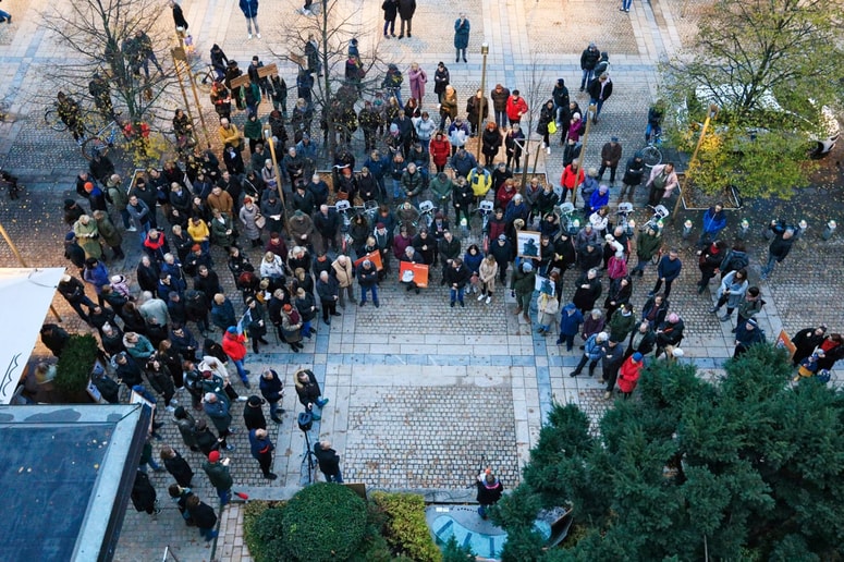 Nasprotovanje selitvi je bilo javno in odločno. A je ni ustavilo. 