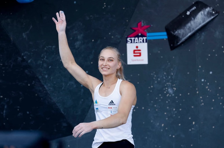 Glavna fotografija članka:Garnbret prva v Innsbrucku, druga Slovenka Buckley druga