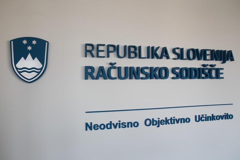 Glavna fotografija članka:Upravni enoti Domžale mnenje s pridržkom o pravilnosti poslovanja