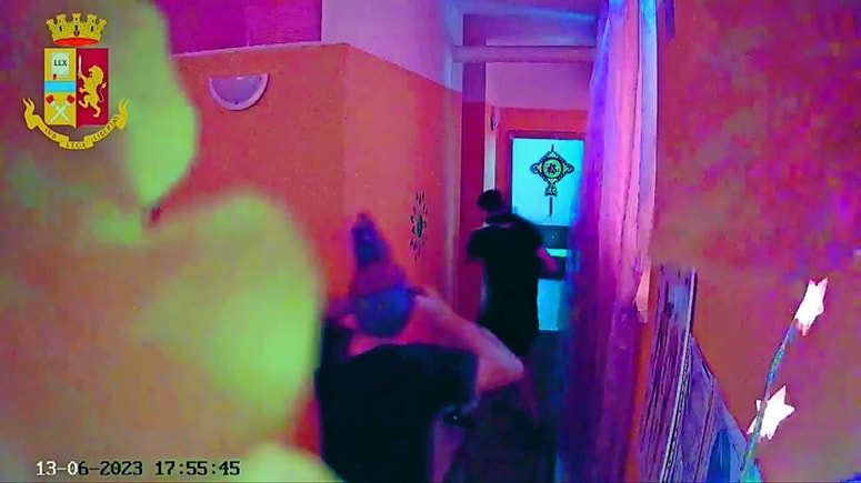 Osumljeni 38-letnik naj bi sodelovali pri več ropih v kitajskih masažnih salonih. 