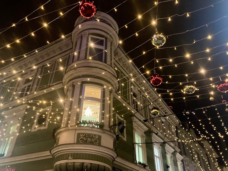 Središče Celja je lepo okrašeno.
