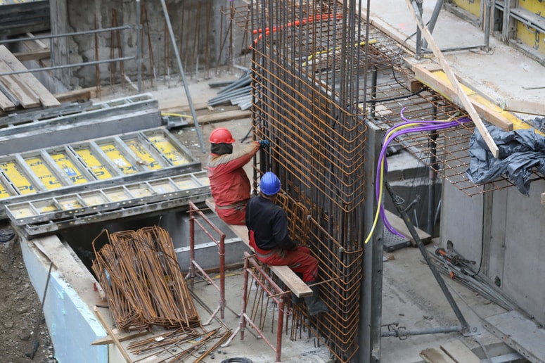 Določitev minimalne plače tudi po začetku uporabe direktive ostaja v pristojnosti držav članic. 